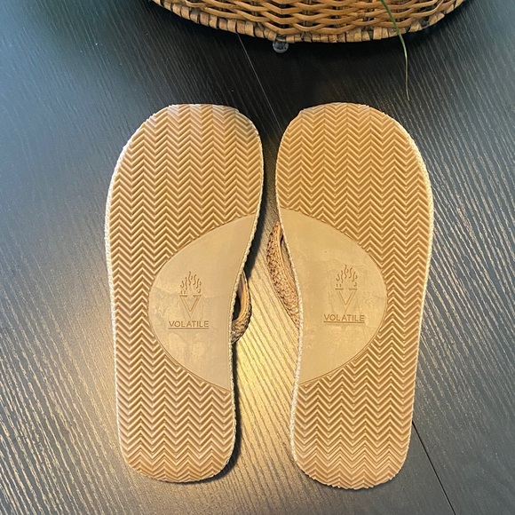 Volatile Woven Tan and Gold Sandals - Picture 4 of 5